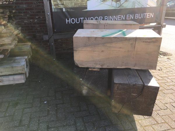Massief houten balk deel van 40 - 45 cm dik kijk op onze site Buitenelven second life wood Roosendaal