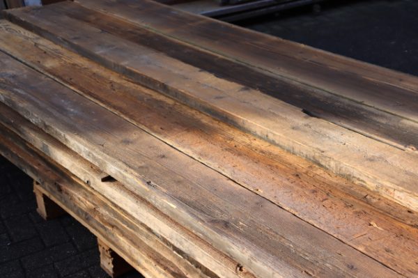 Barnwood balken of planken 10 tot 25cm breed met een lengte an 3,65 m